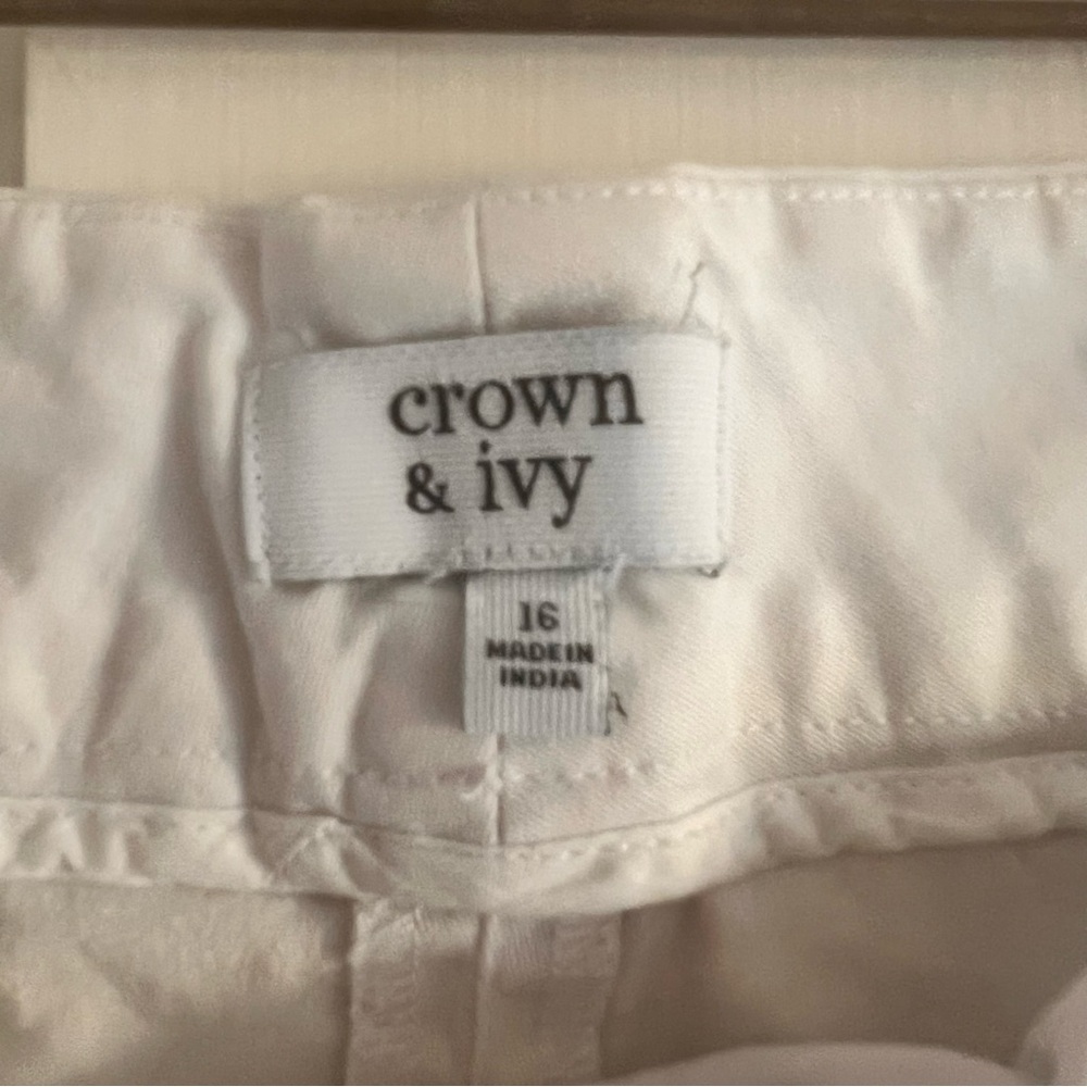 White Crown and Ivy scallop cut shorts size 16 shorts. - Picture 3 of 5
